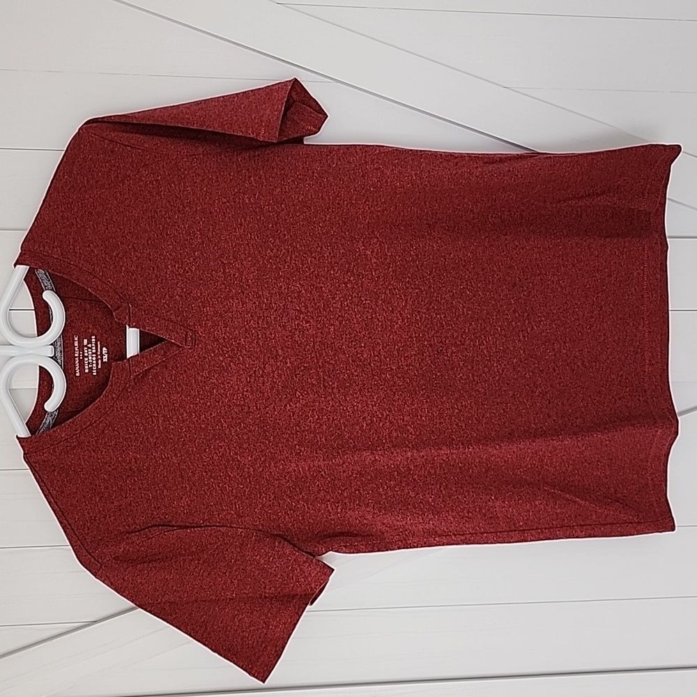 NWOT - Banana Republic Quick Dry Tee